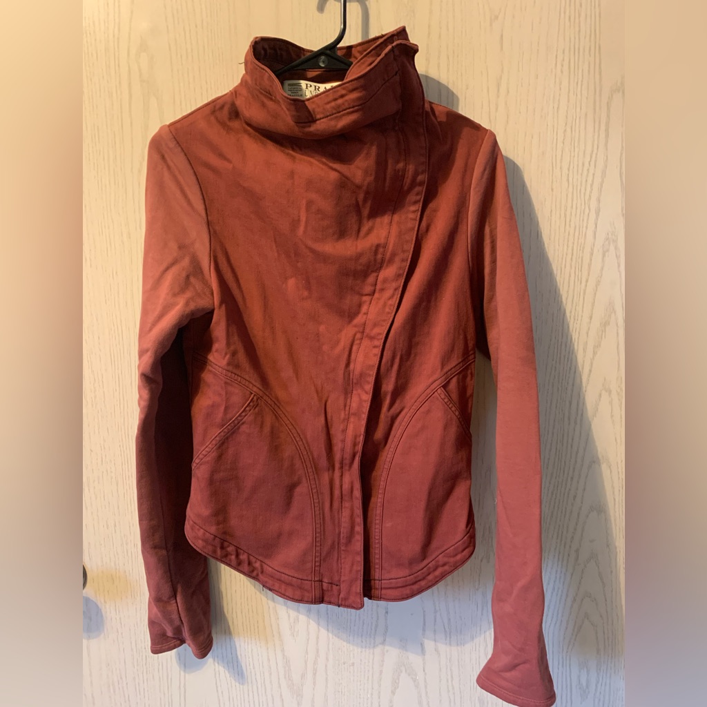 Prairie Underground. Full Zip Coat. Like New Condition.